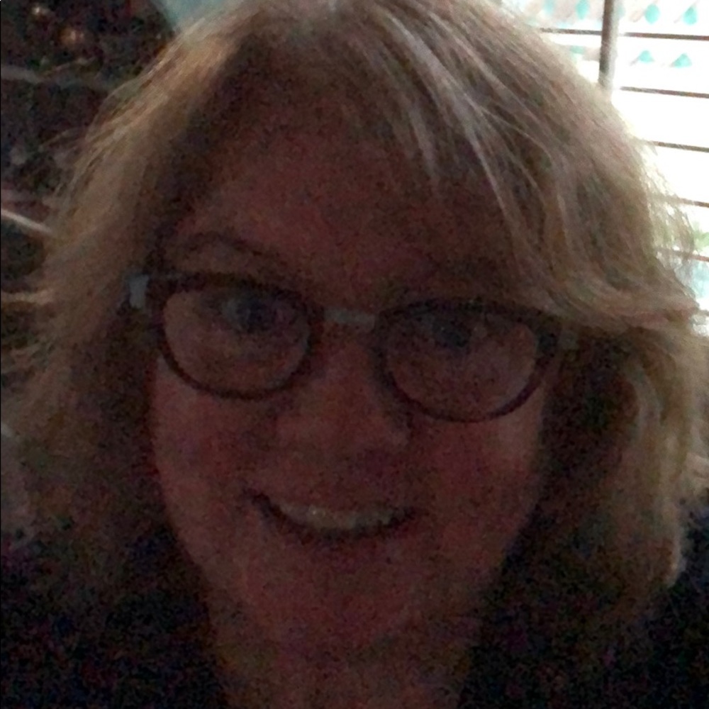 Meet your Posher, Elisa